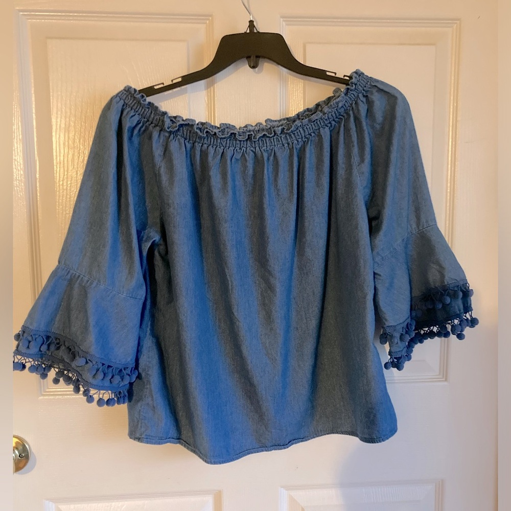 Women’s Hester & Orchard light weight denium top large